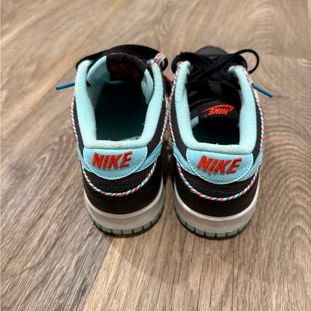 Nike - Picture 3 of 3